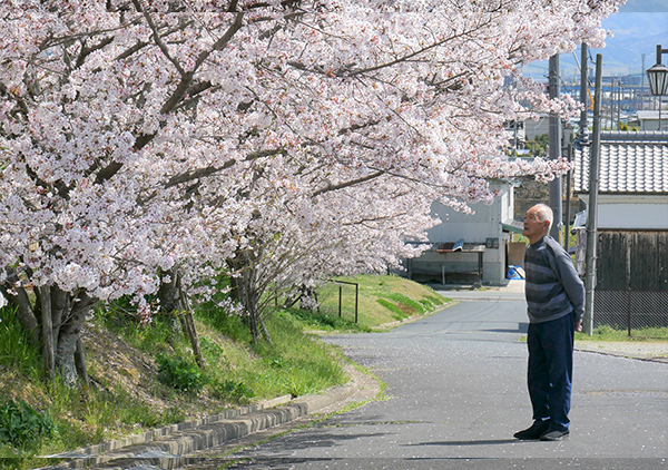 肩を寄せあって (2023, 48 minutes)