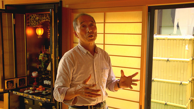 遺影、夏空に近く