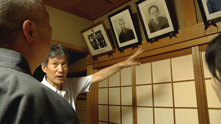 遺影、夏空に近く