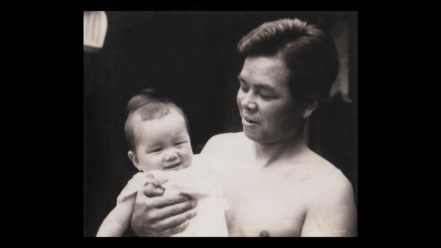 肩を寄せあって